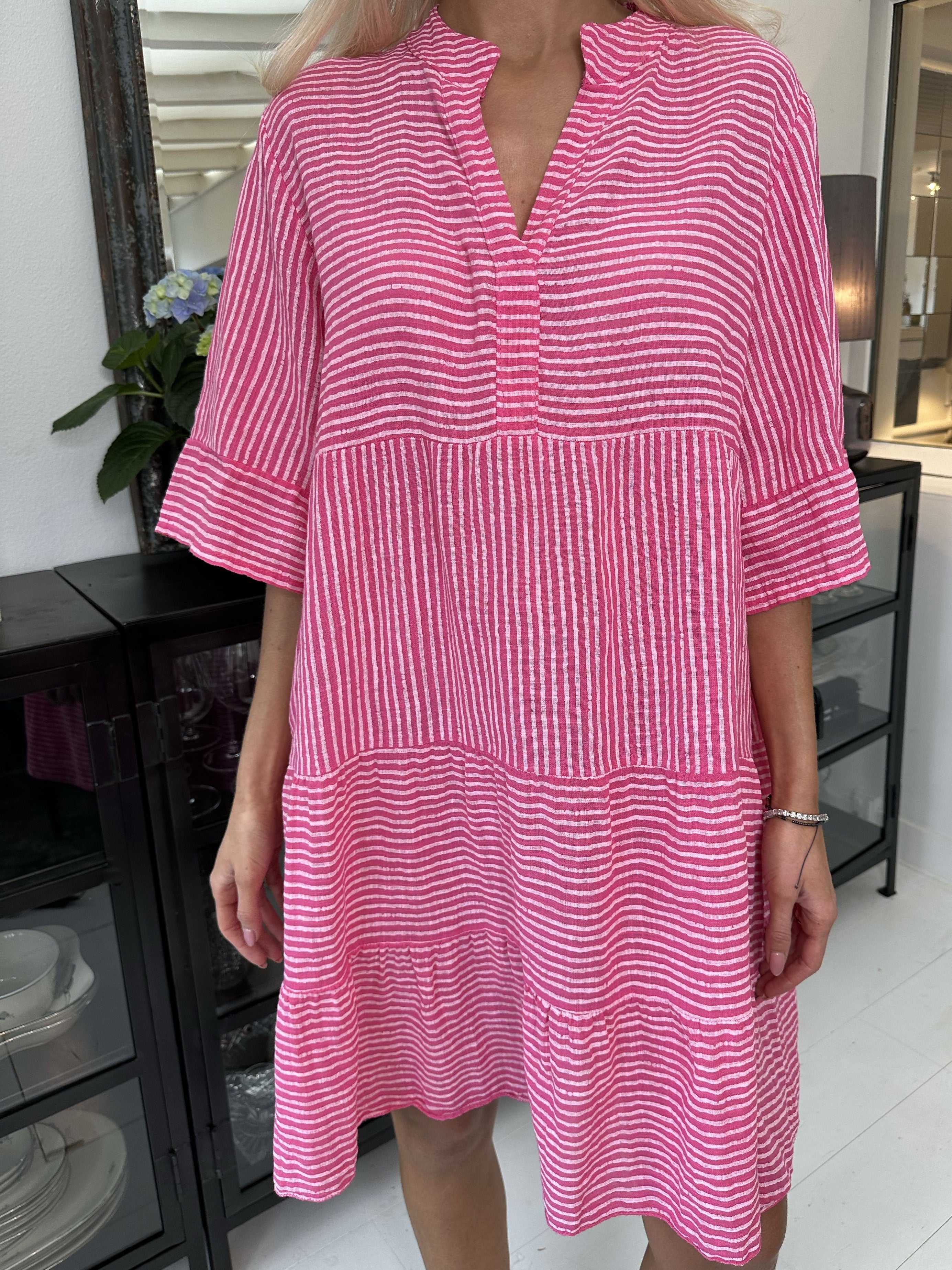 Pola - Söt randig klänning i en lagerformad look